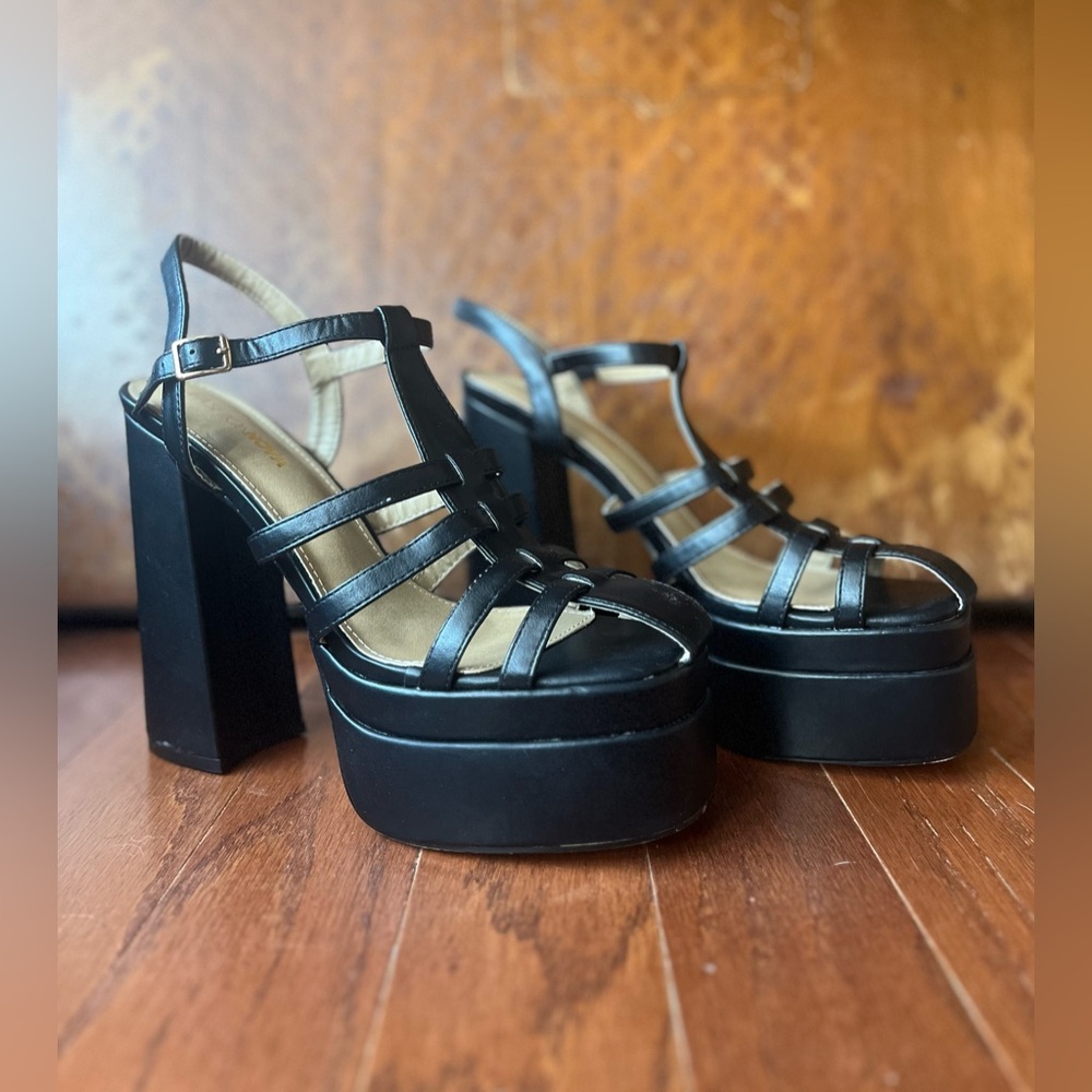 Fashion Nova Black Platform Strappy Heels size 8.5